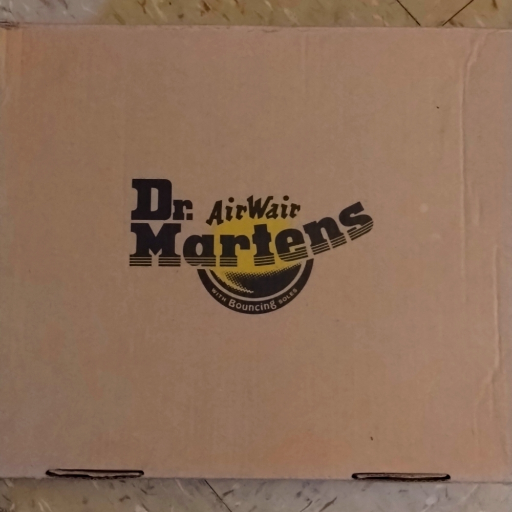 Black unisex Dr. Martens airwalk boots new never worn